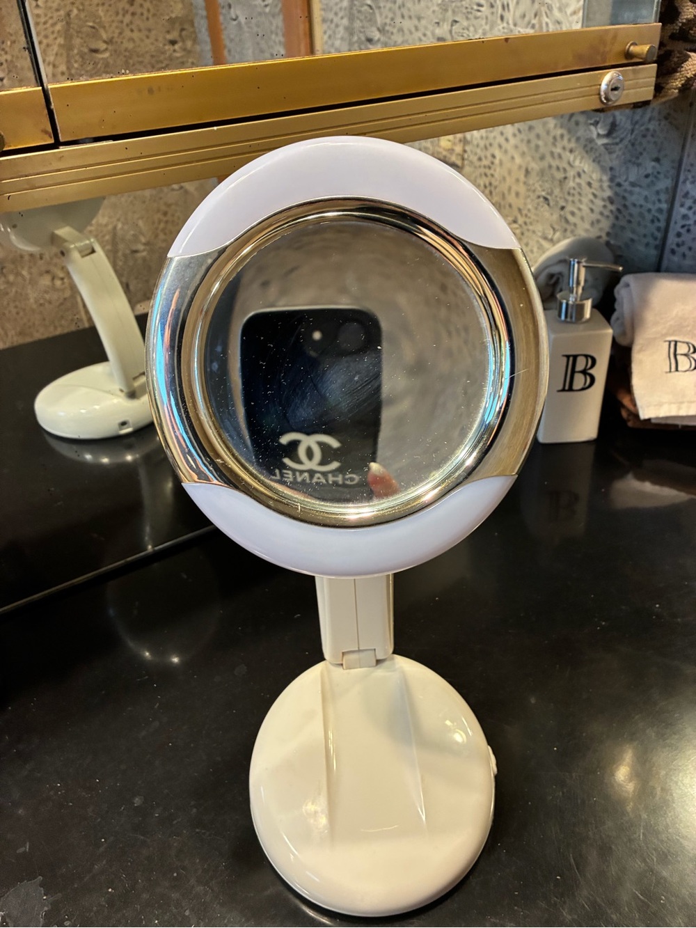 Travel makeup mirror
